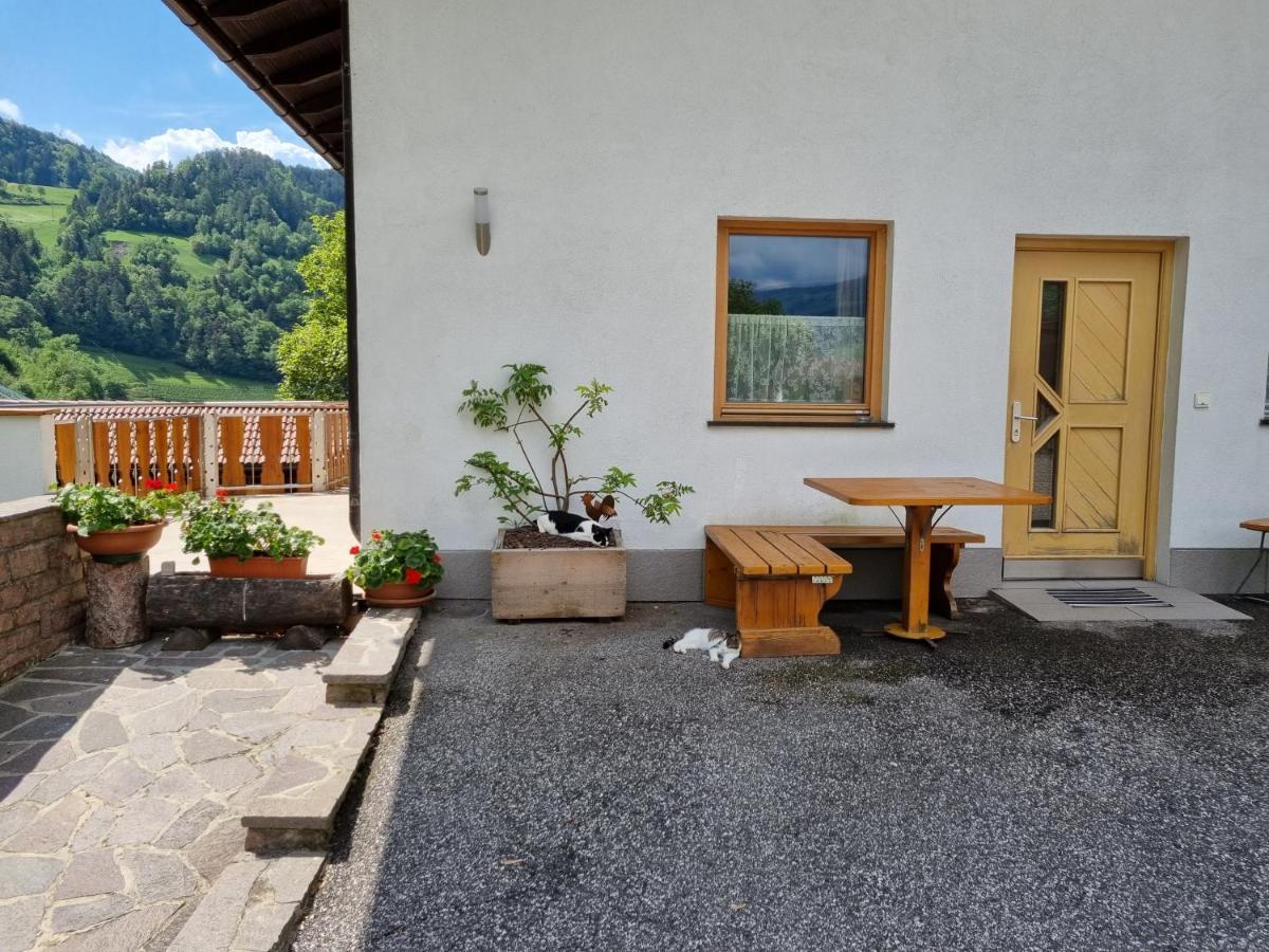 Ferienwohnungen Koflerhof カステルロット エクステリア 写真